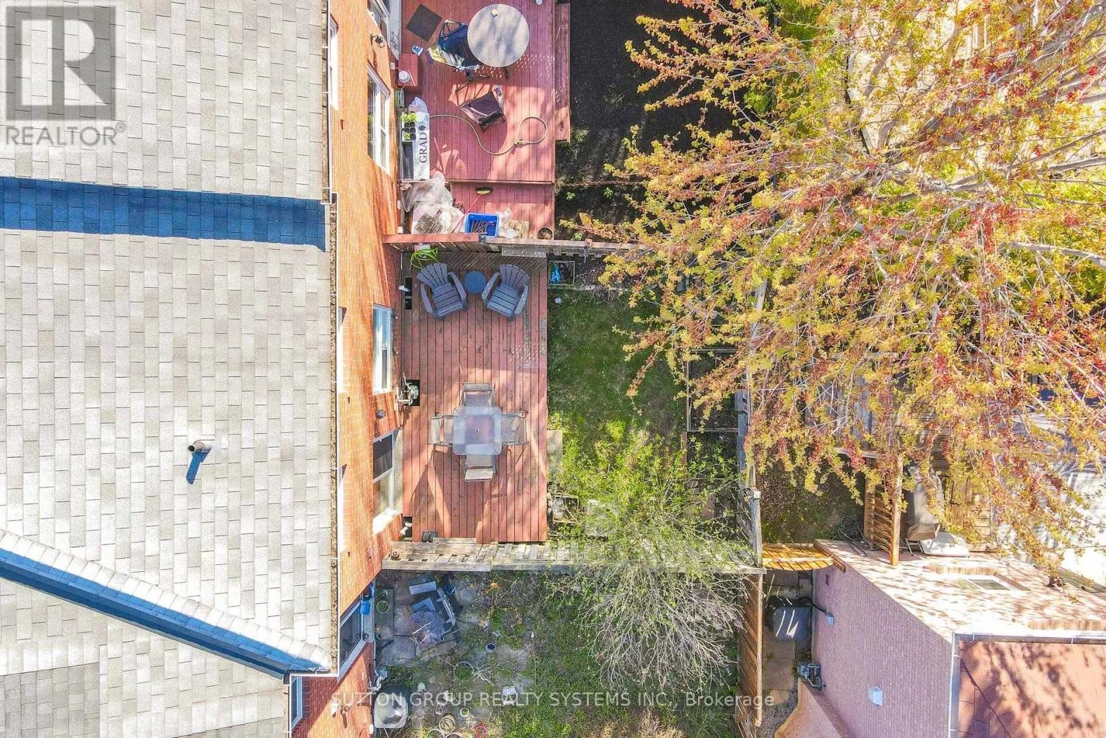 33 - 1995 PINE GROVE AVENUE