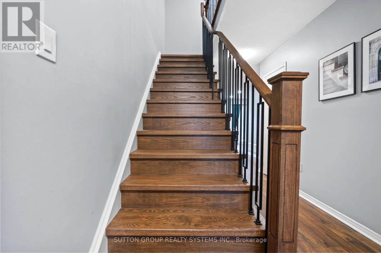 33 - 1995 PINE GROVE AVENUE