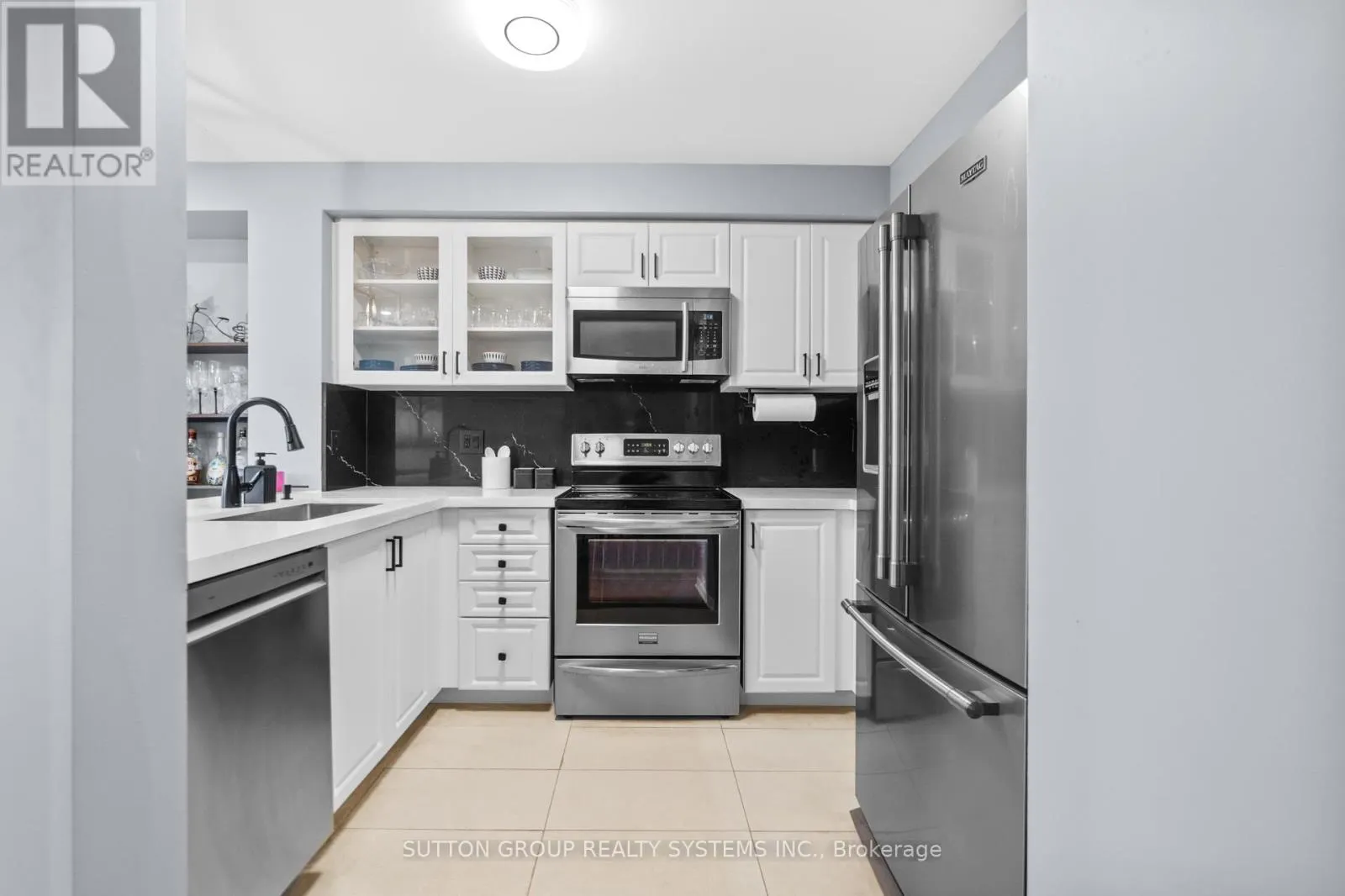 33 - 1995 PINE GROVE AVENUE