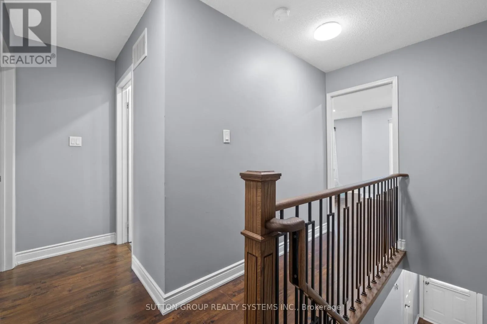 33 - 1995 PINE GROVE AVENUE
