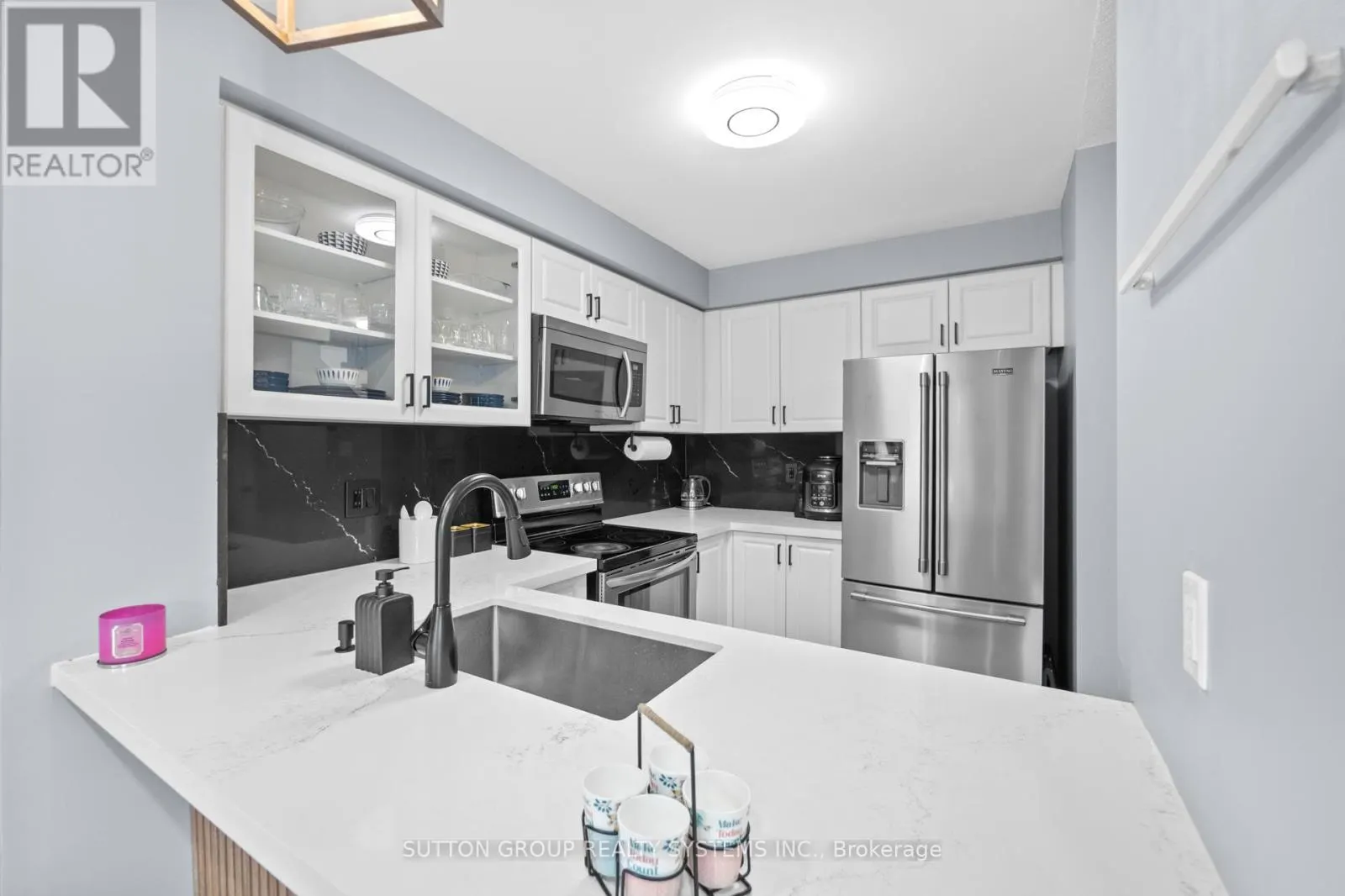 33 - 1995 PINE GROVE AVENUE