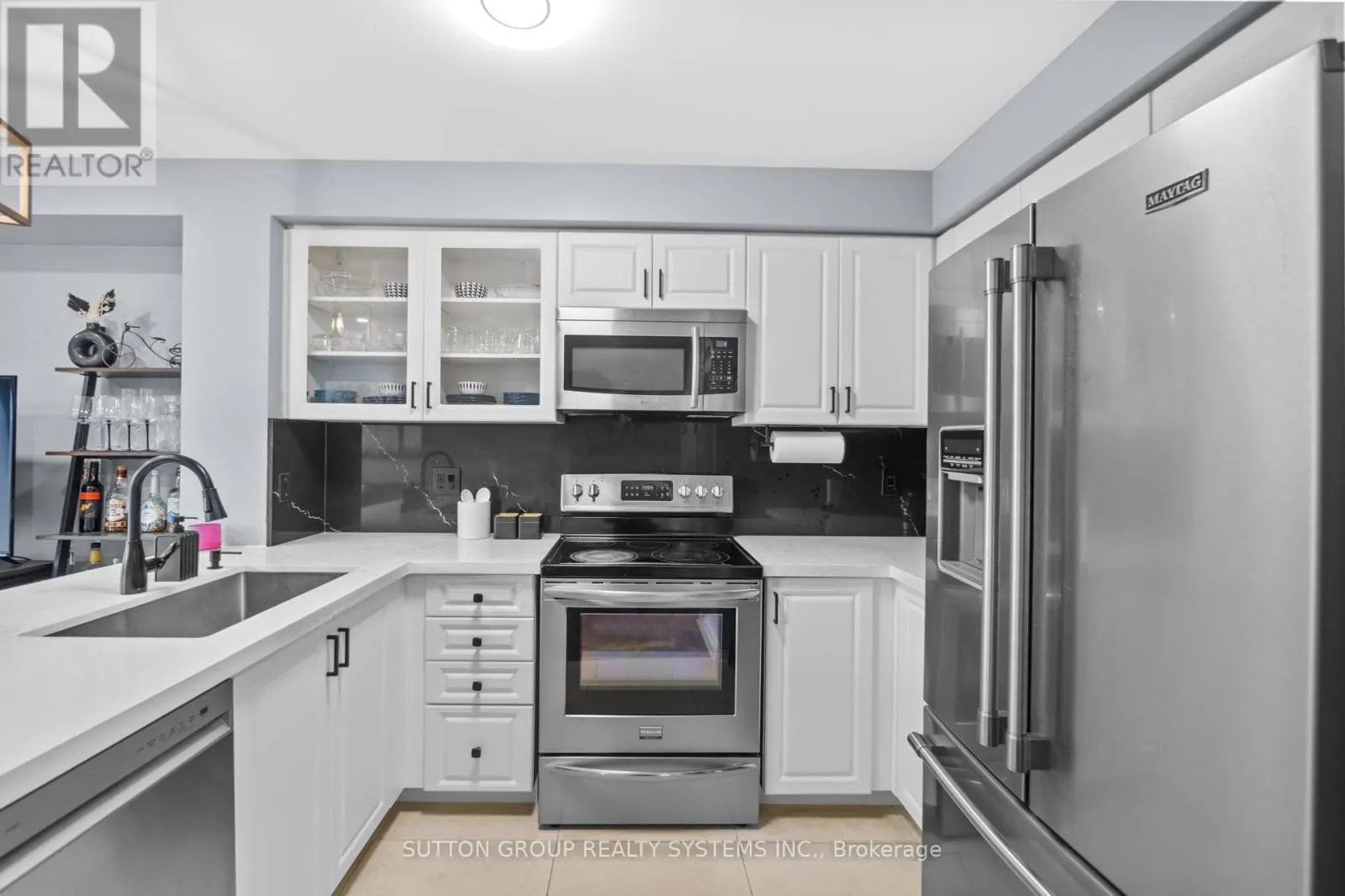 33 - 1995 PINE GROVE AVENUE