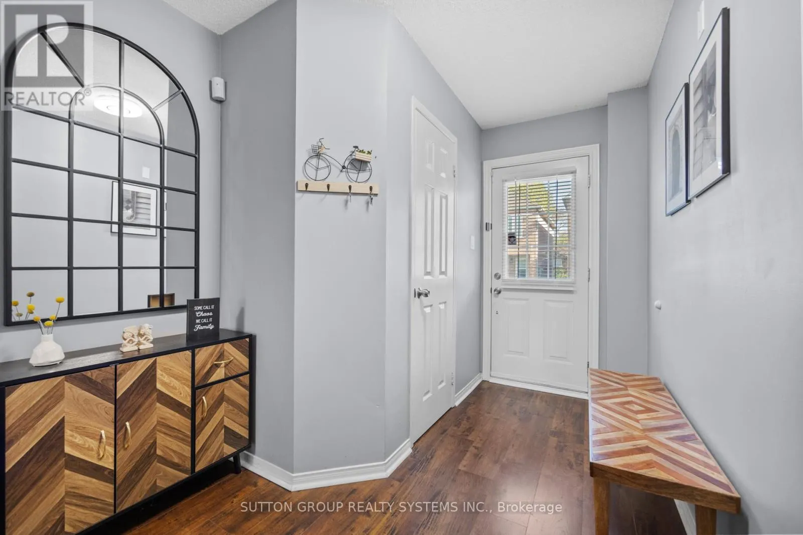 33 - 1995 PINE GROVE AVENUE