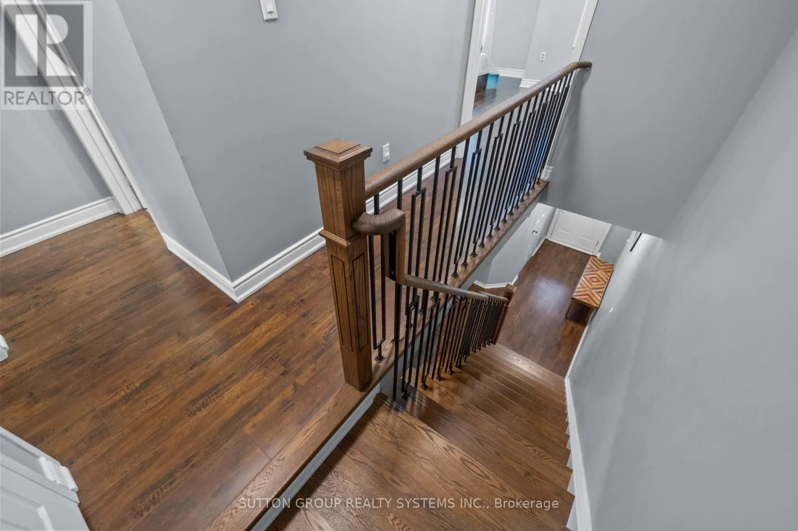33 - 1995 PINE GROVE AVENUE