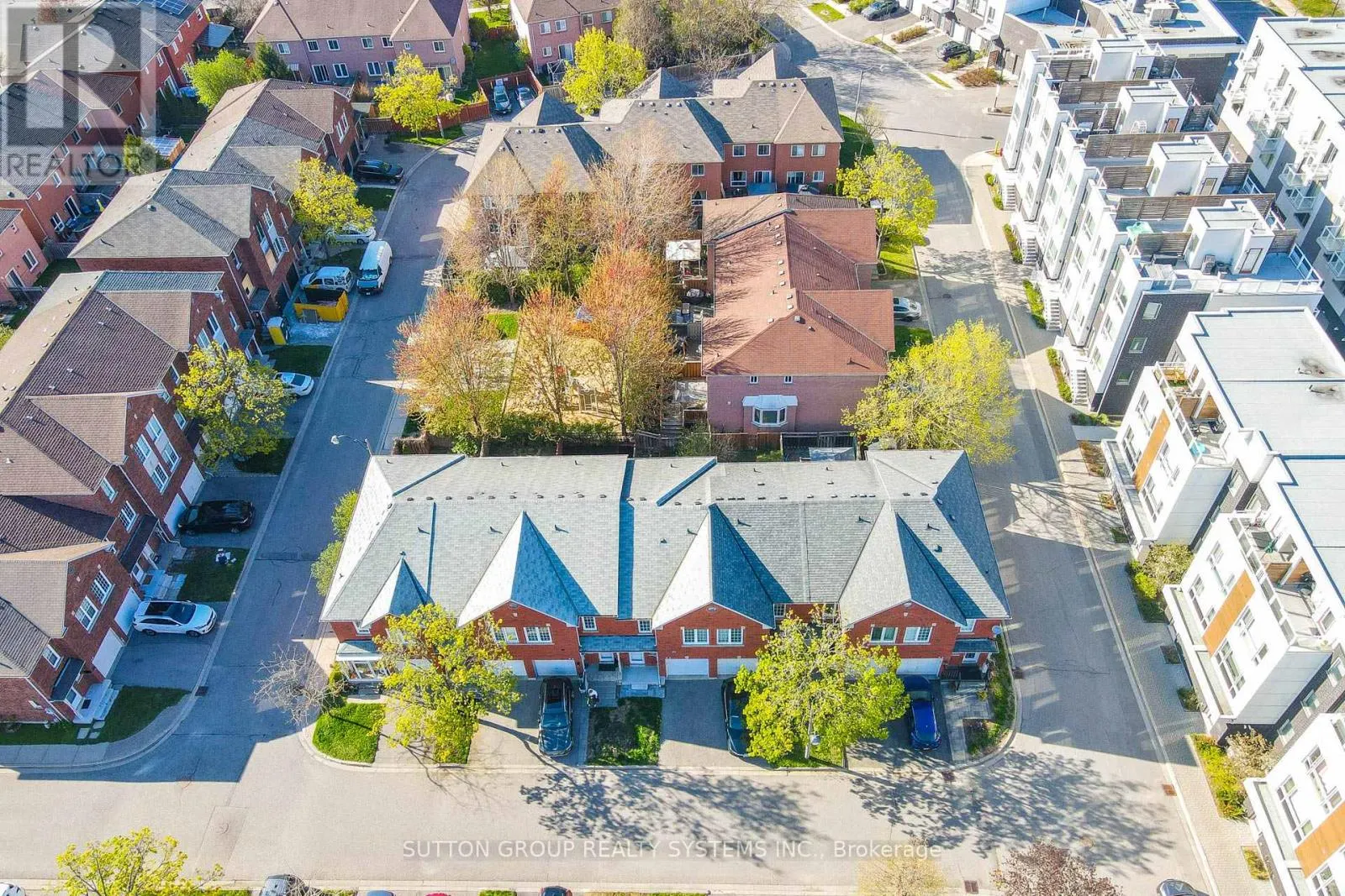 33 - 1995 PINE GROVE AVENUE