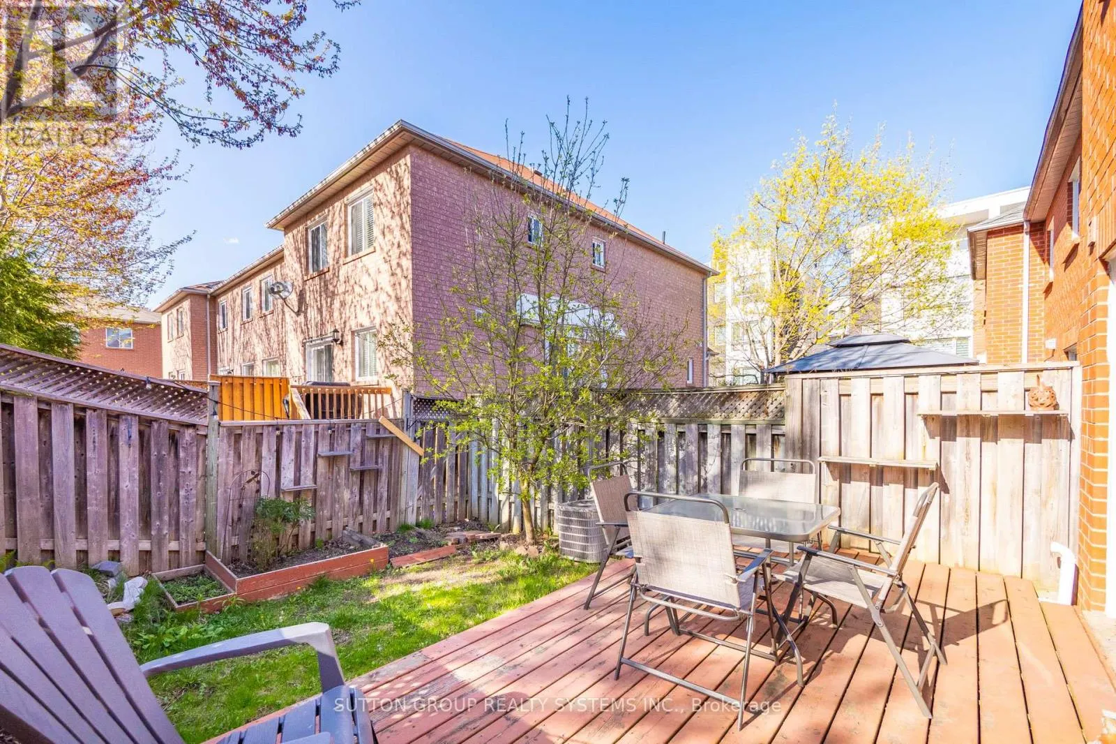 33 - 1995 PINE GROVE AVENUE
