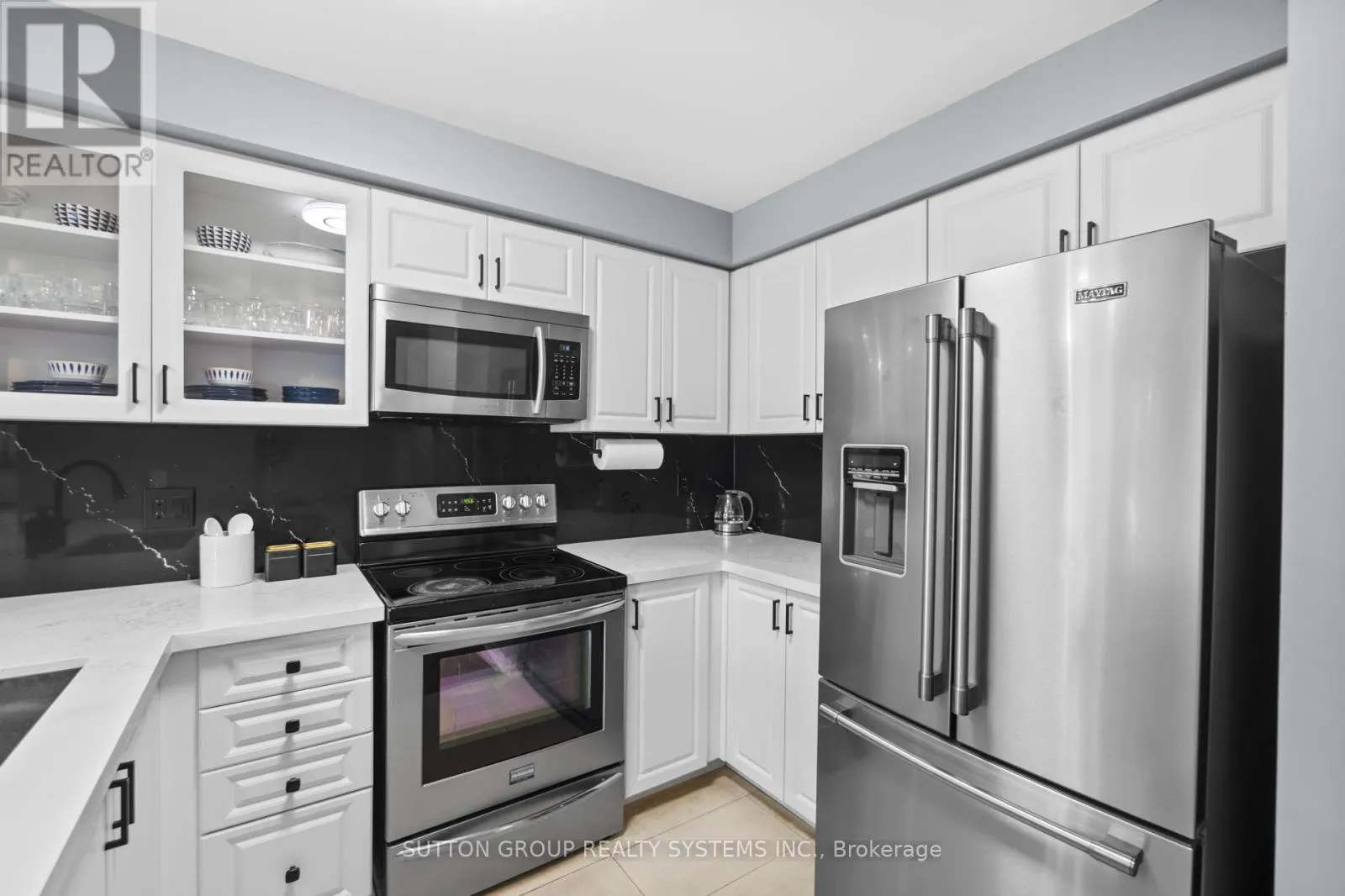 33 - 1995 PINE GROVE AVENUE