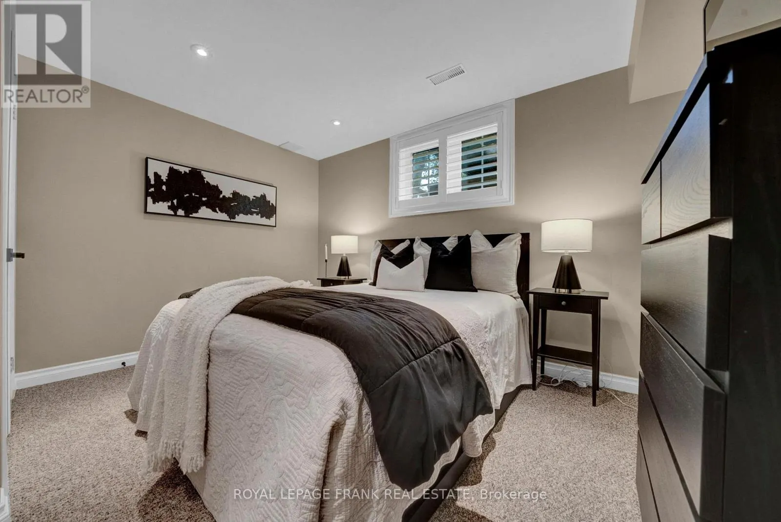 22 OSGOODE GATE