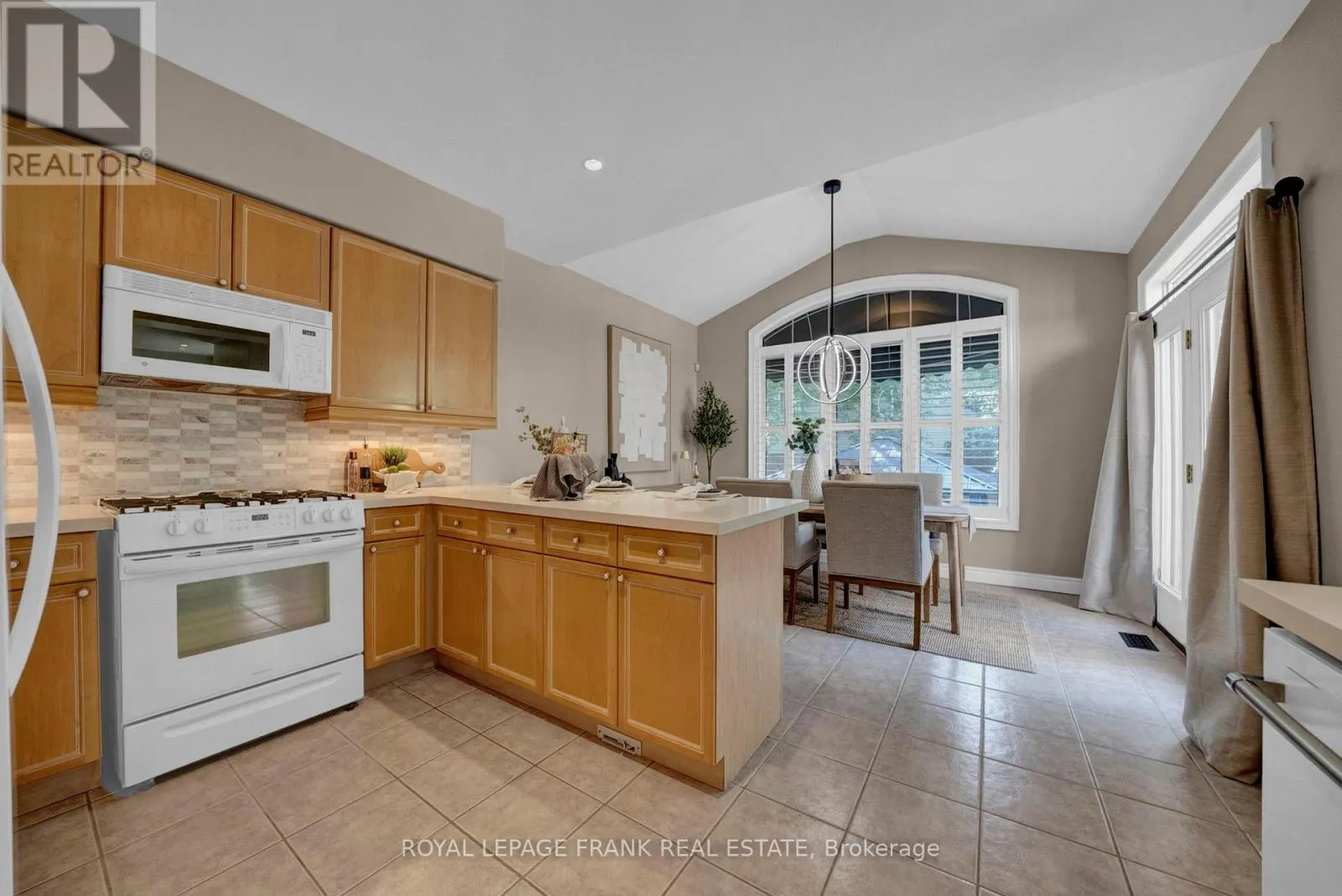 22 OSGOODE GATE
