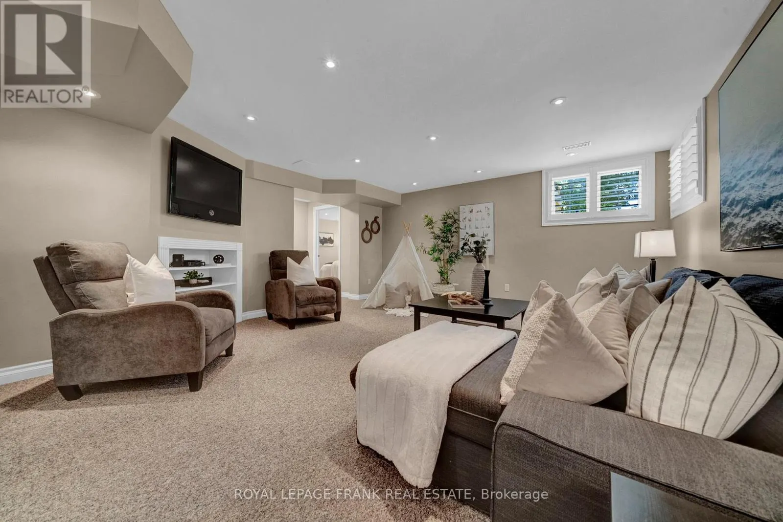 22 OSGOODE GATE