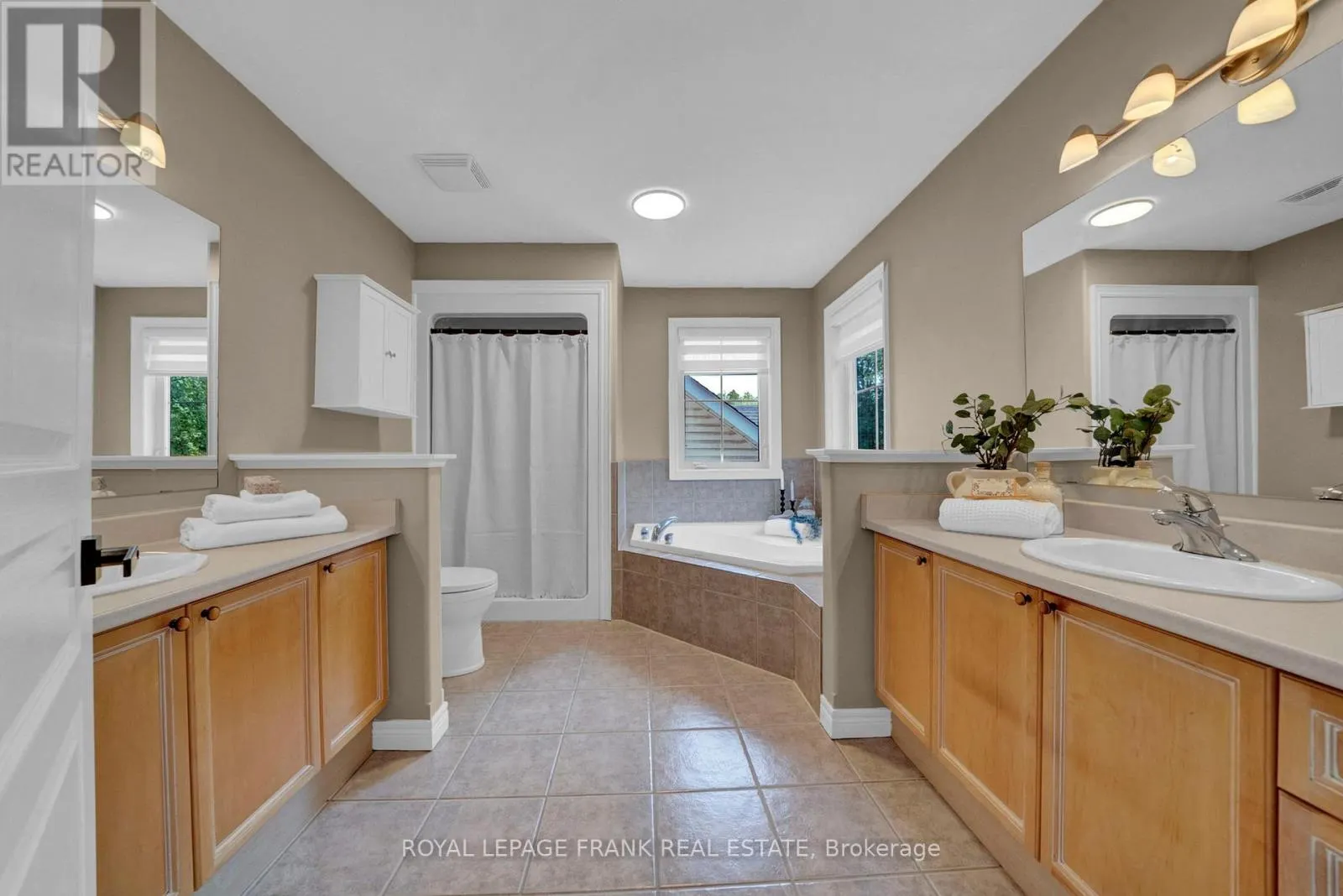 22 OSGOODE GATE