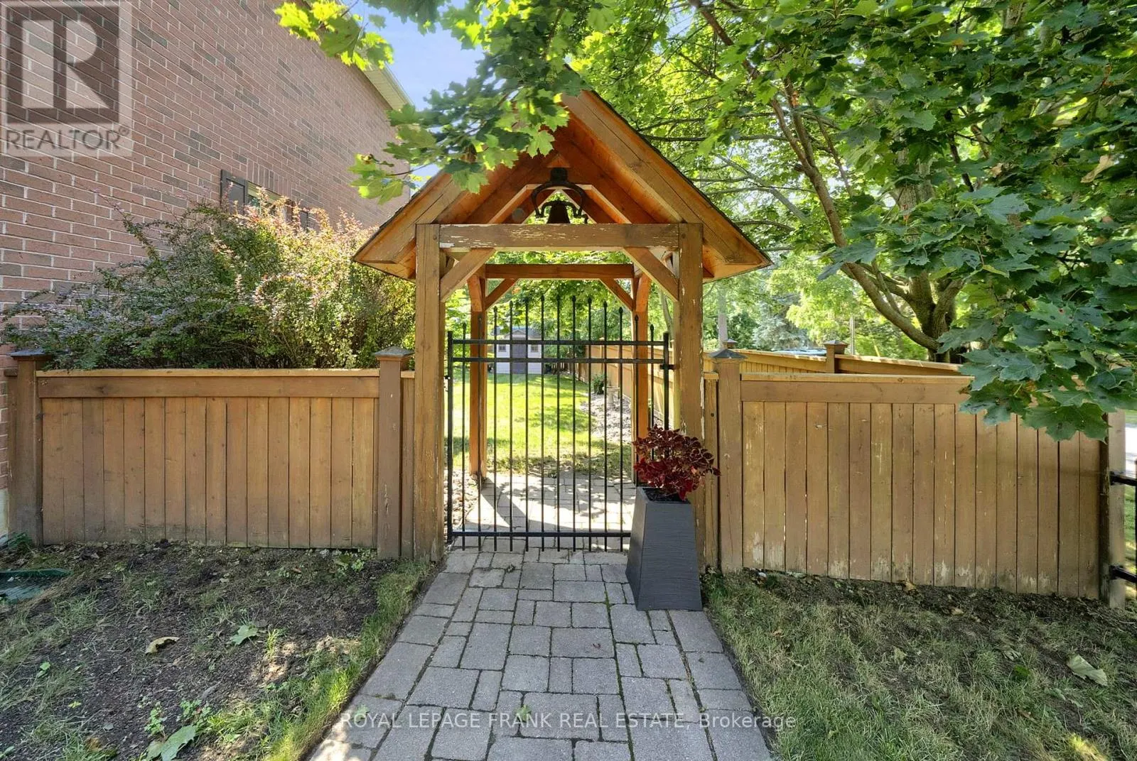 22 OSGOODE GATE