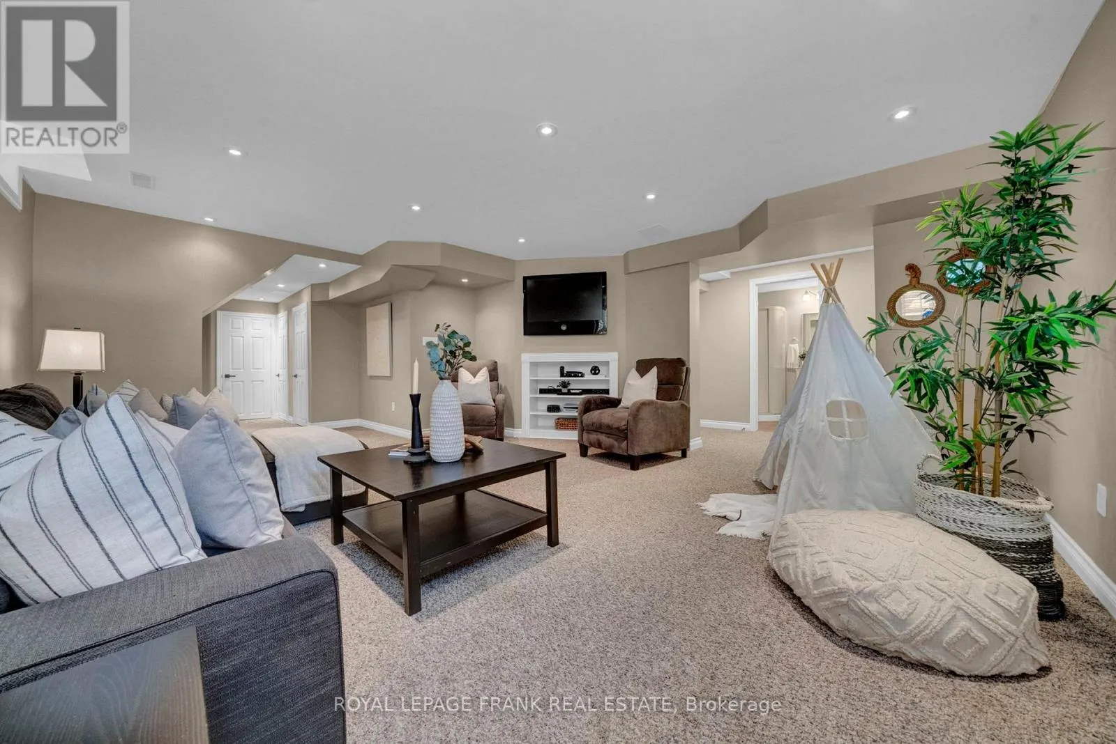 22 OSGOODE GATE