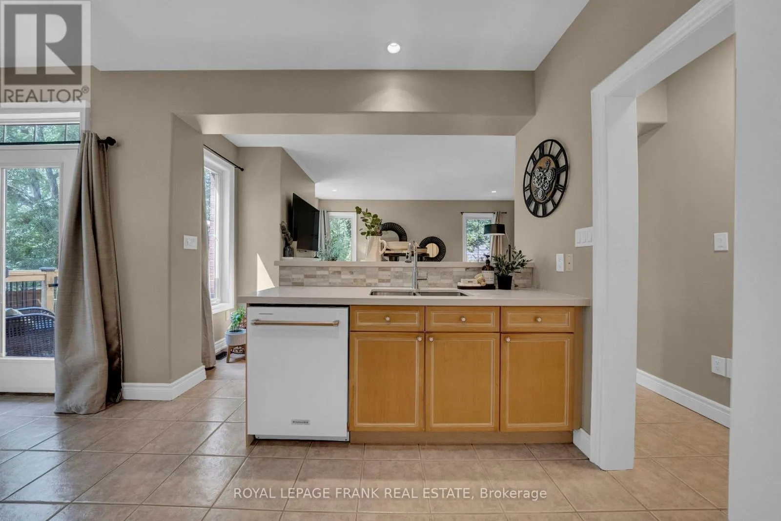 22 OSGOODE GATE