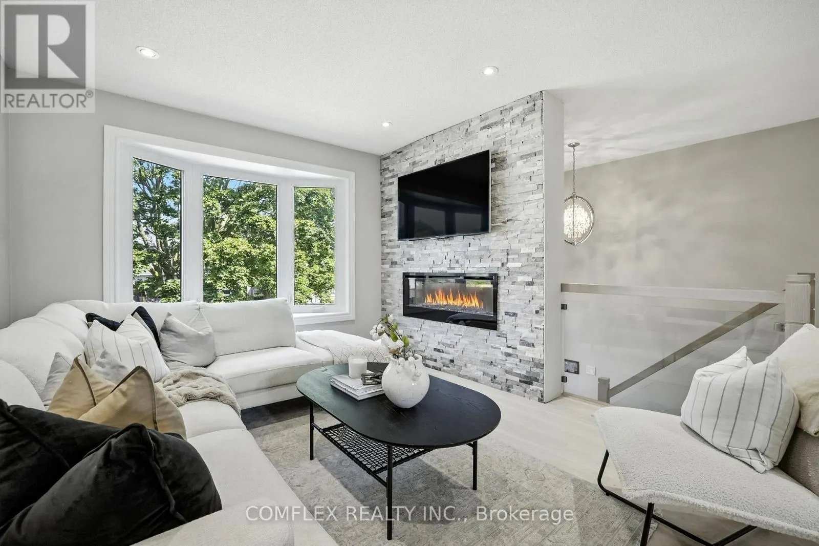 85 PINEDALE CRESCENT