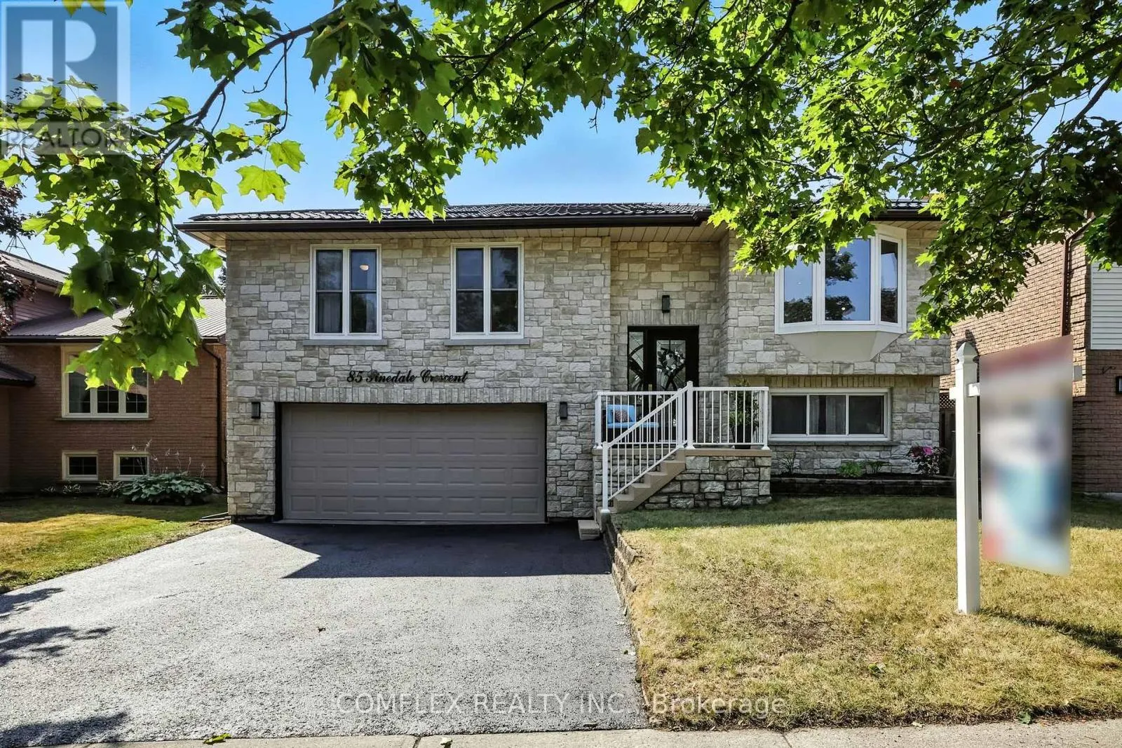 85 PINEDALE CRESCENT