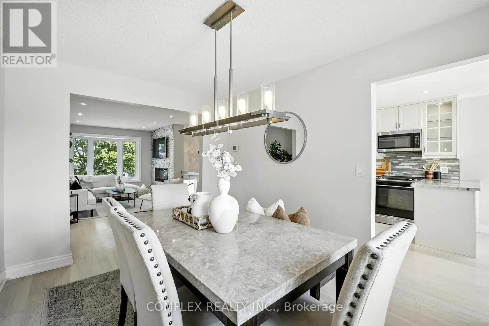 85 PINEDALE CRESCENT