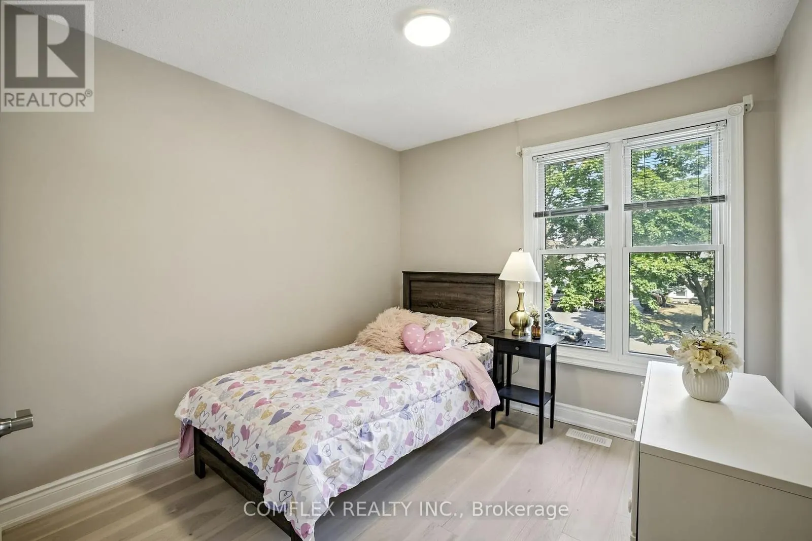 85 PINEDALE CRESCENT