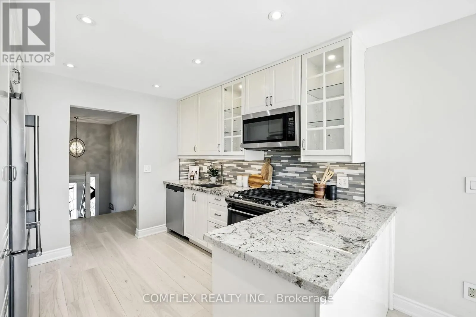 85 PINEDALE CRESCENT