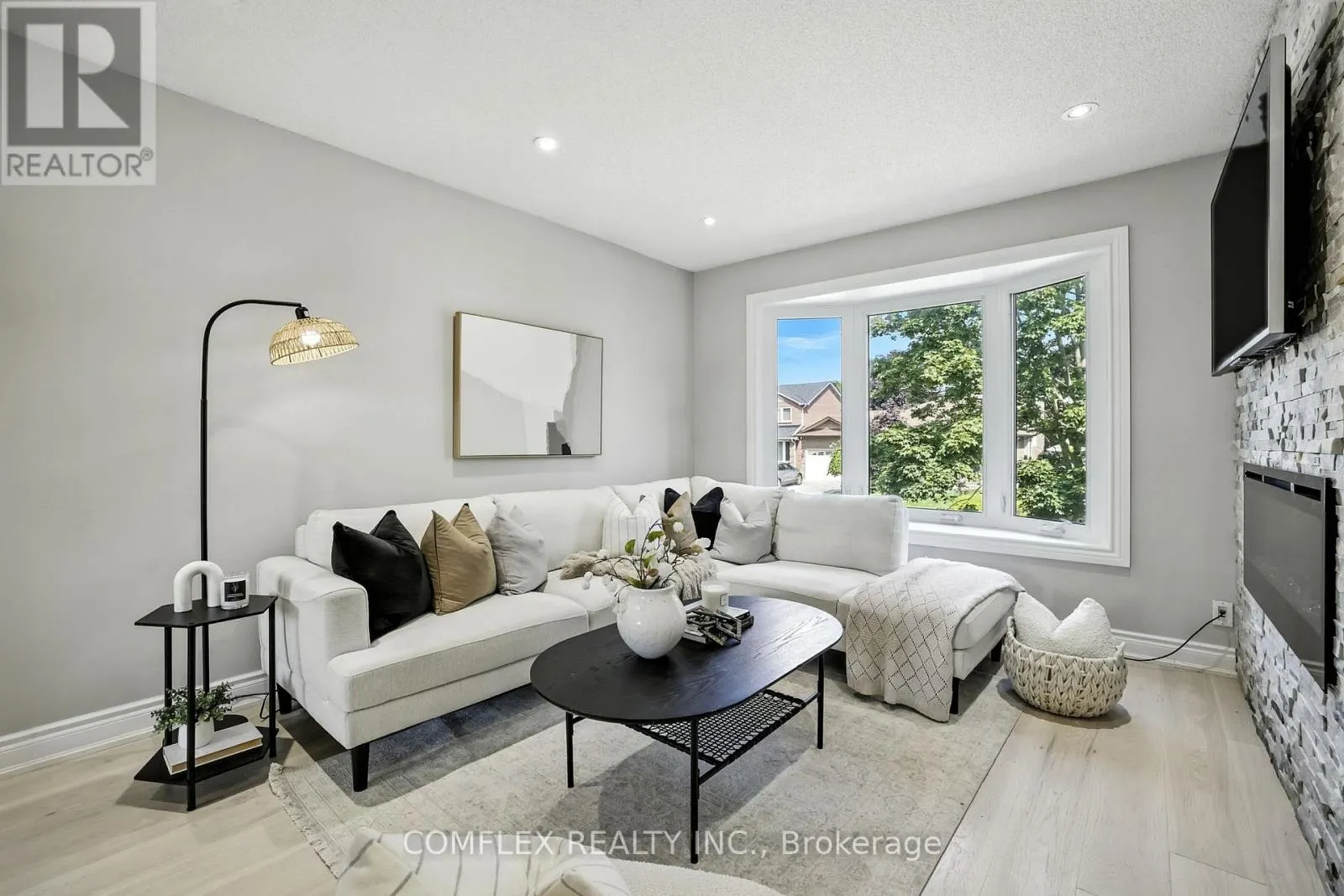 85 PINEDALE CRESCENT