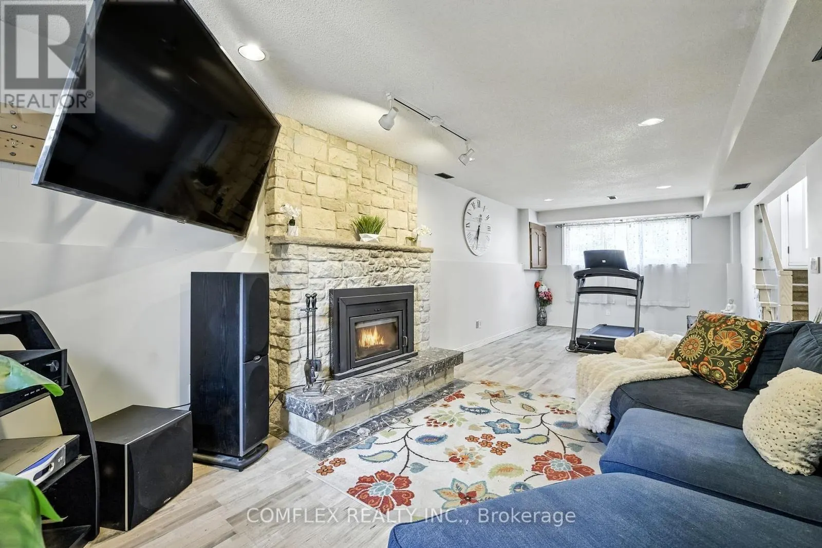 85 PINEDALE CRESCENT