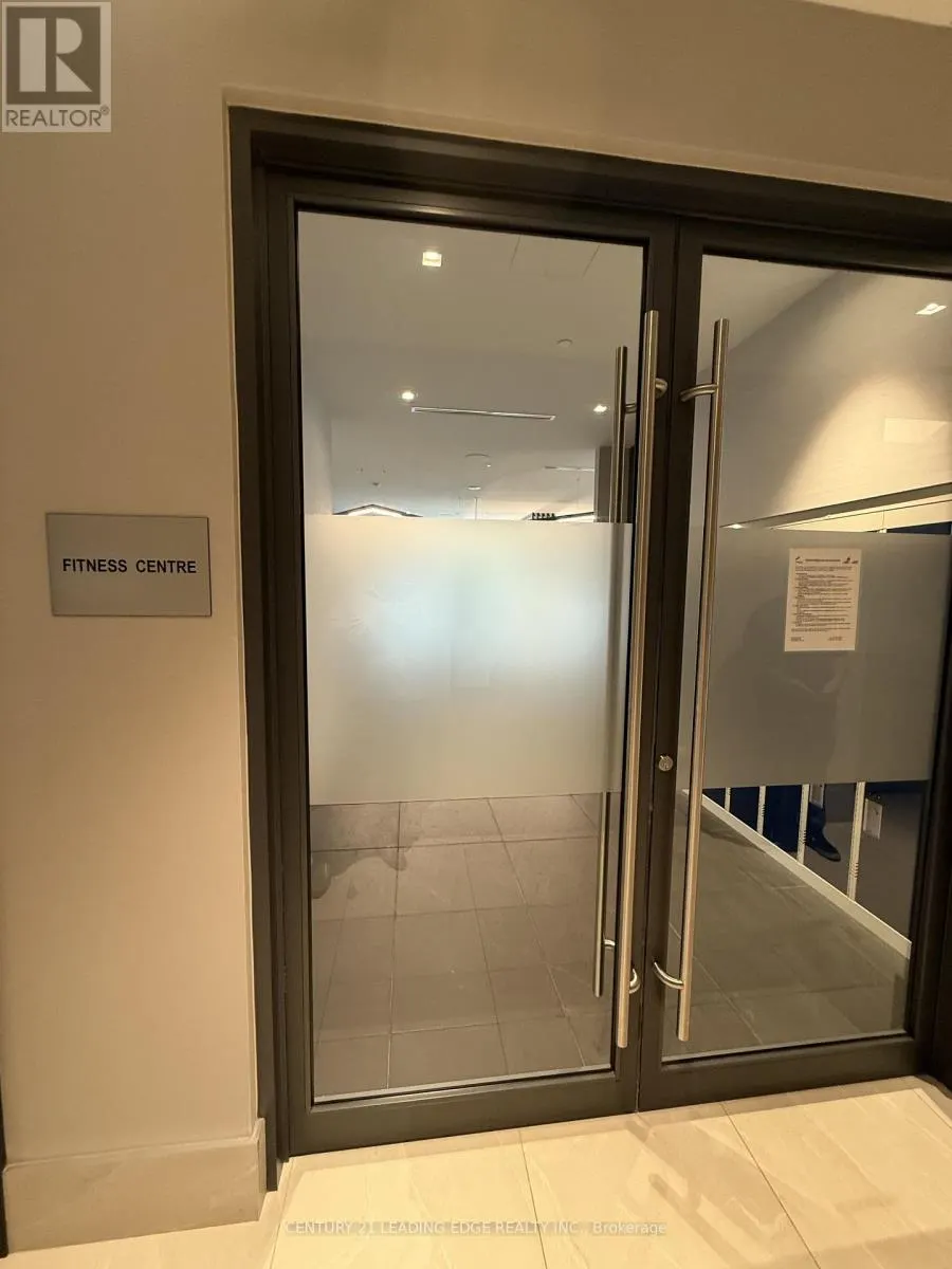 810 - 2545 SIMCOE STREET N
