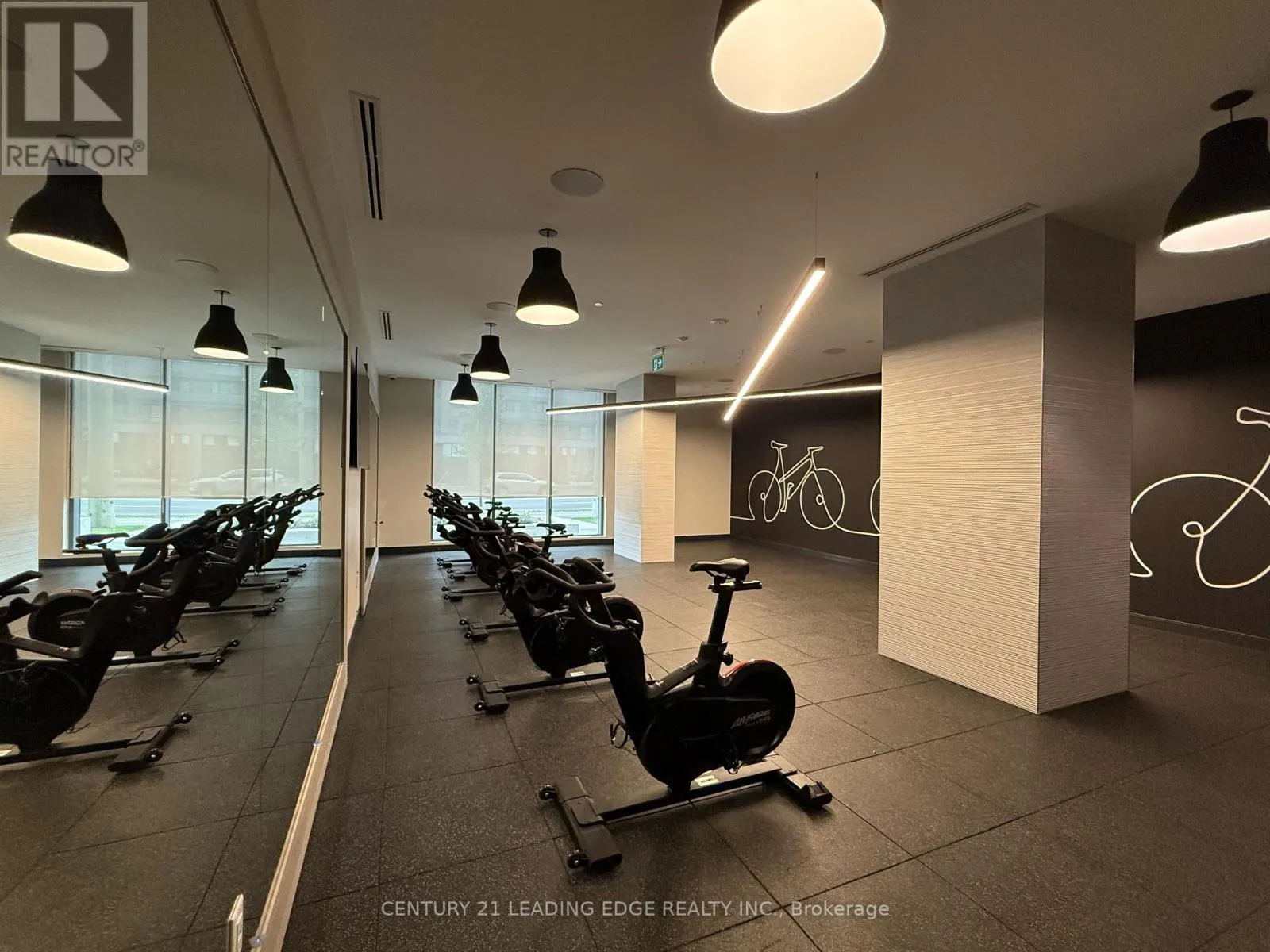 810 - 2545 SIMCOE STREET N