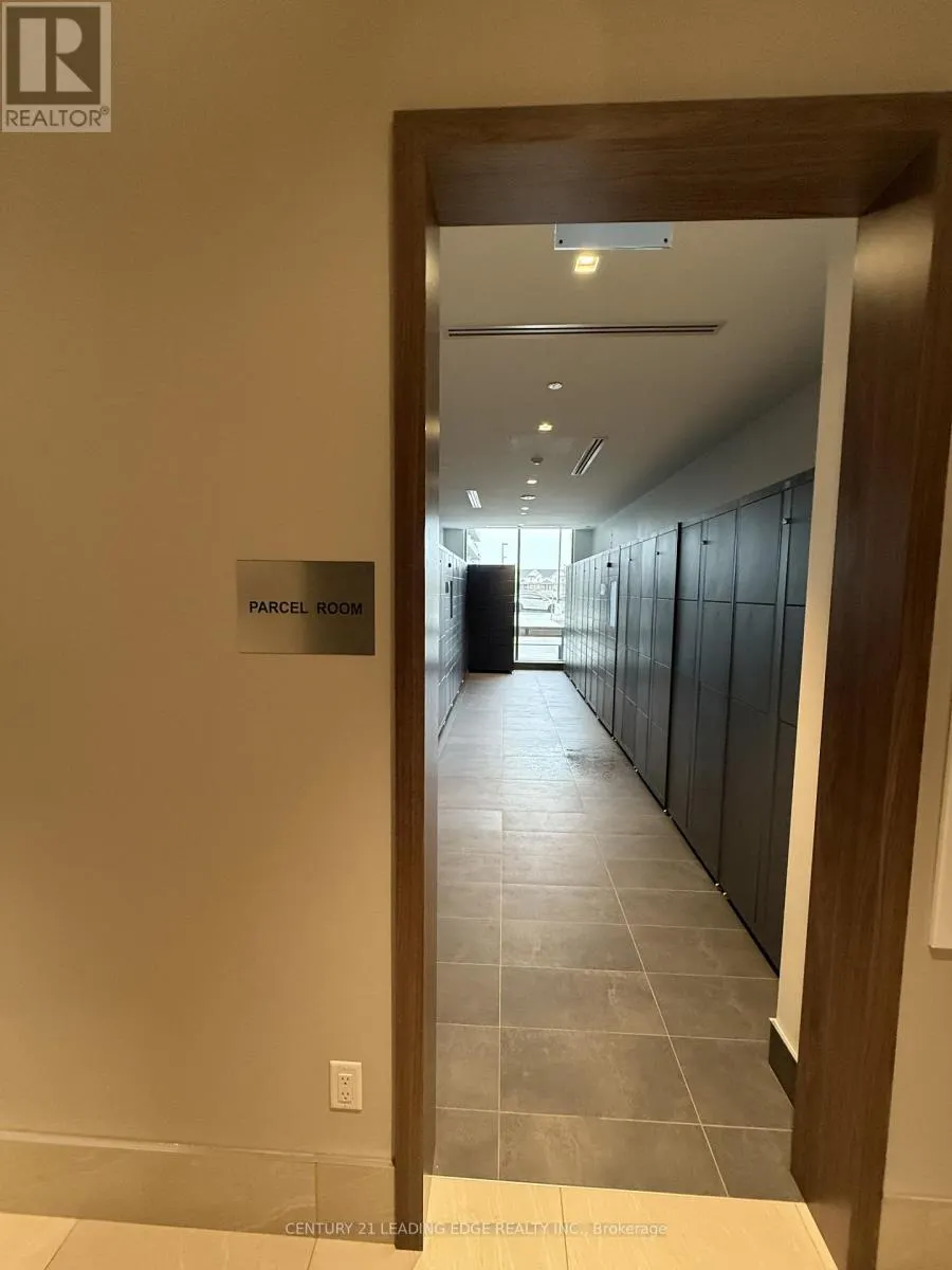810 - 2545 SIMCOE STREET N
