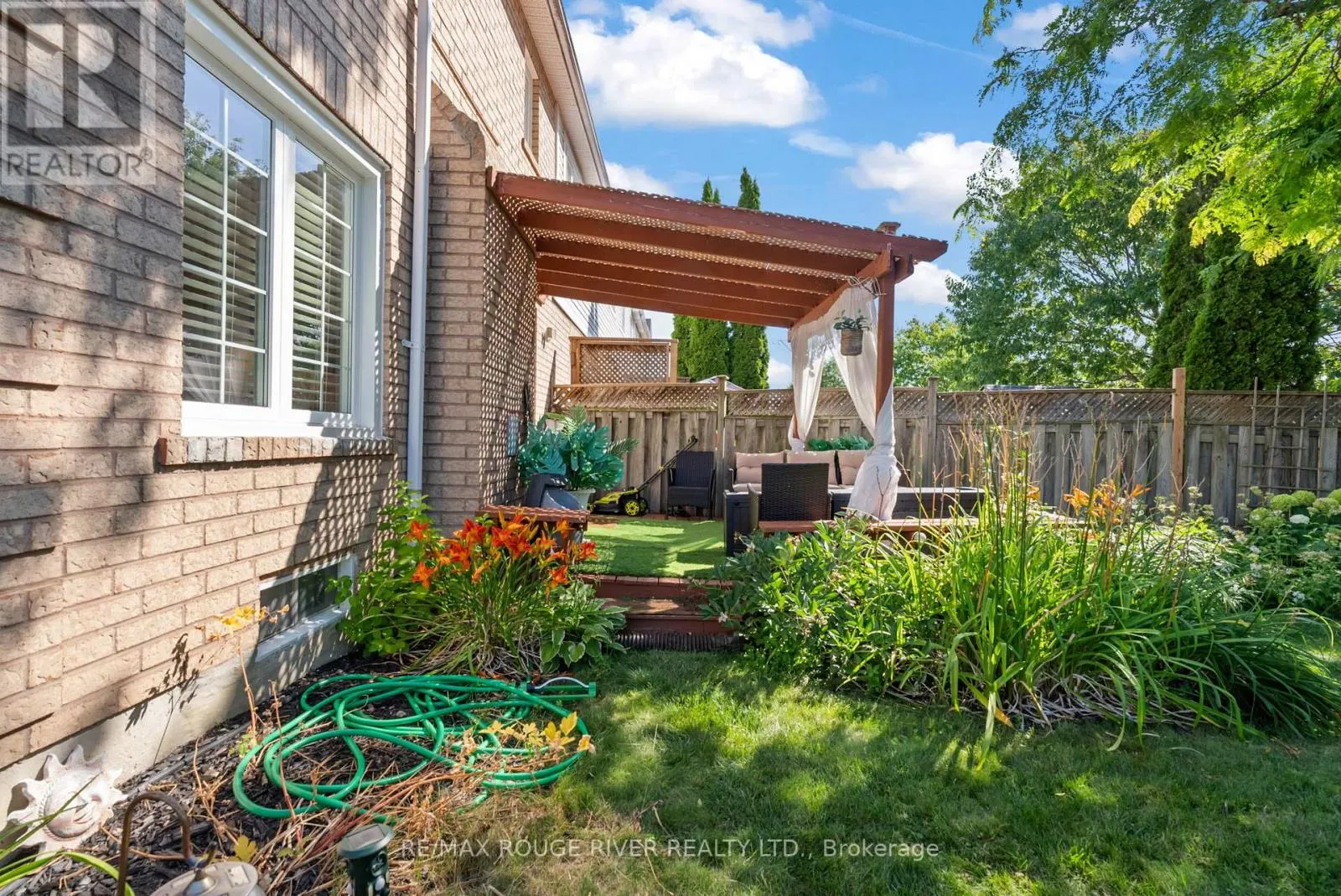 27 CREEKWOOD CRESCENT