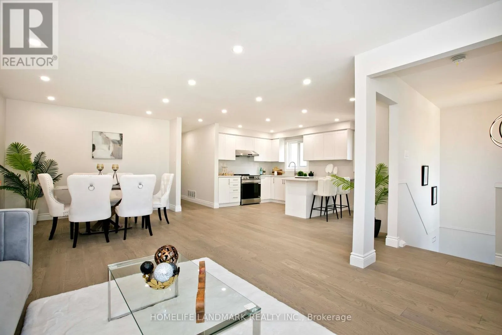 39 LA PEER BOULEVARD