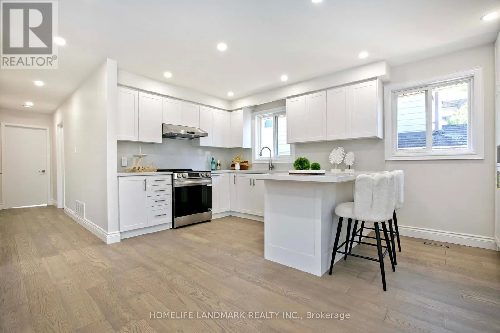 39 LA PEER BOULEVARD