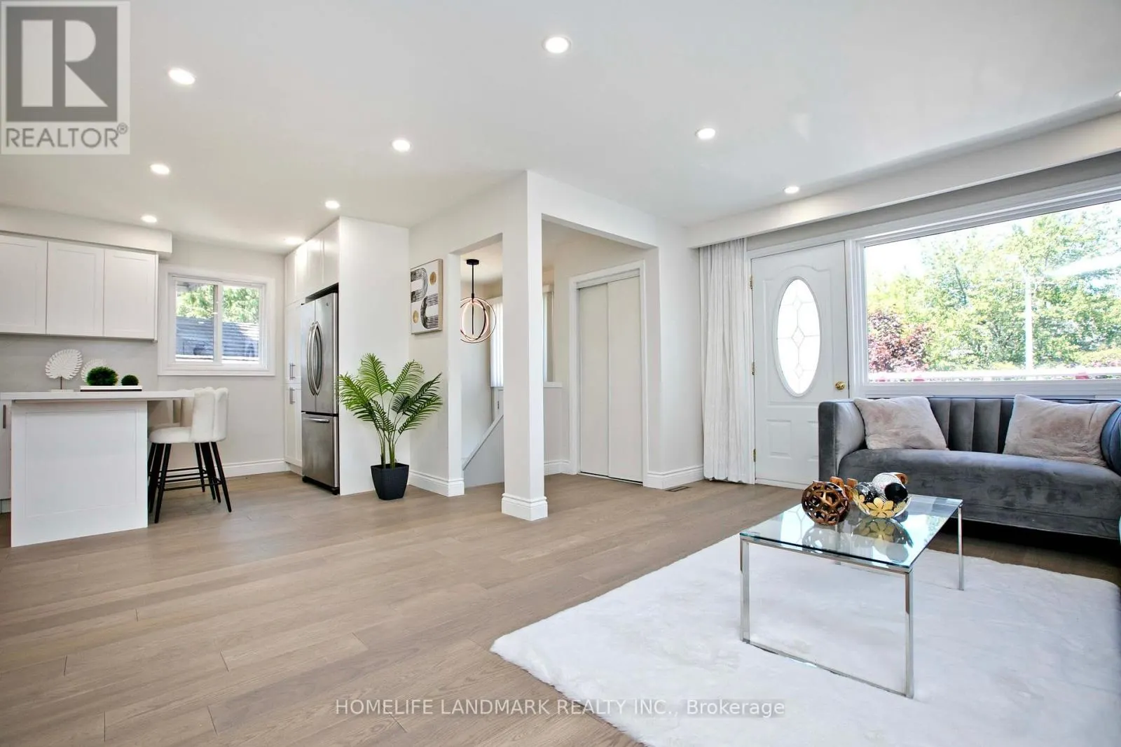 39 LA PEER BOULEVARD