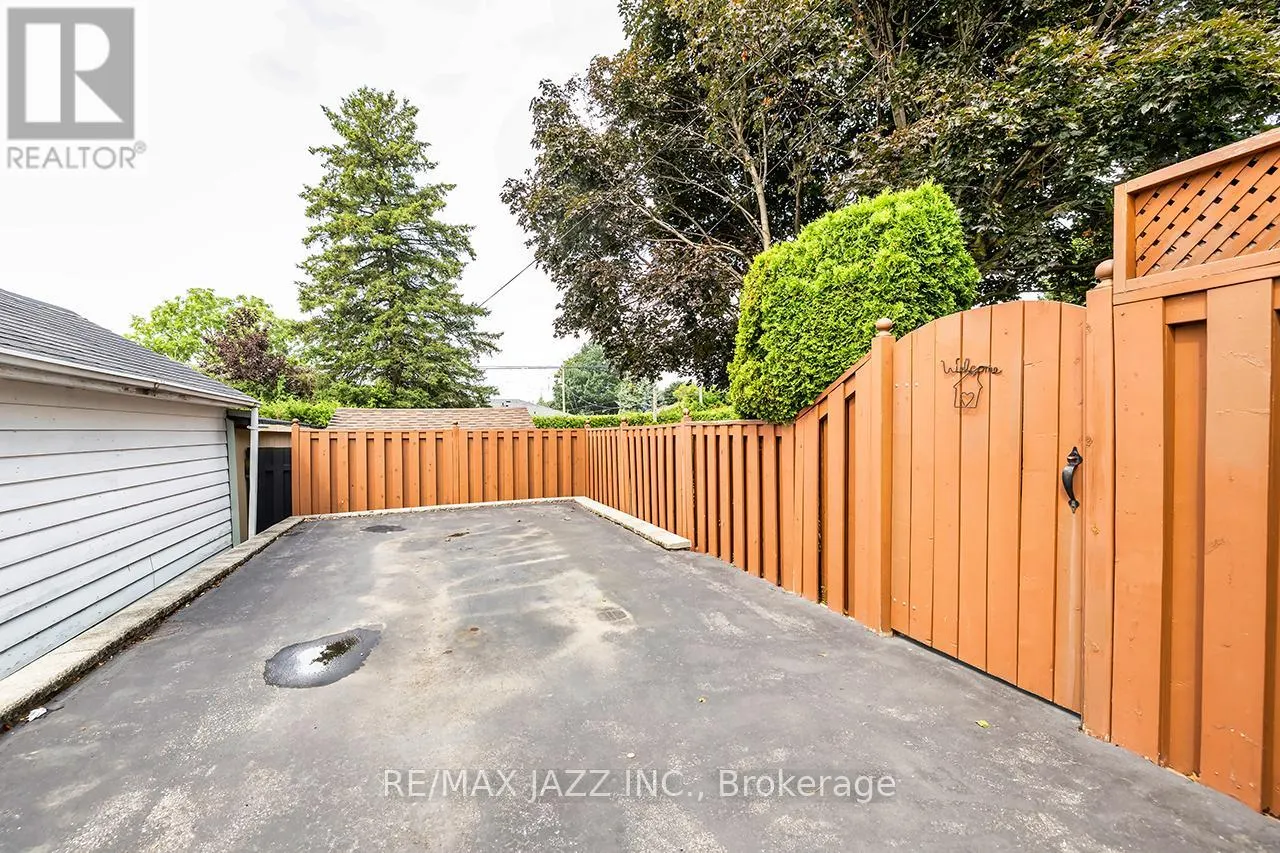 114 FERNHILL BOULEVARD