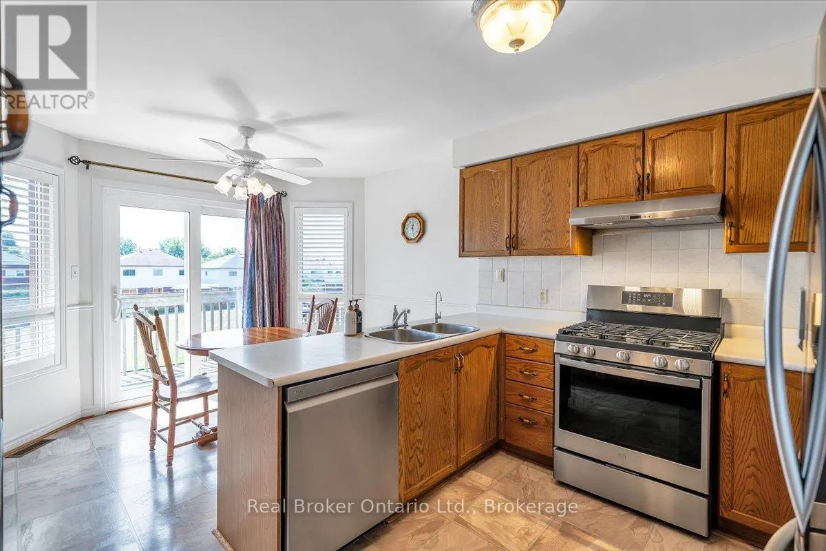 961 RIDGE VALLEY DRIVE