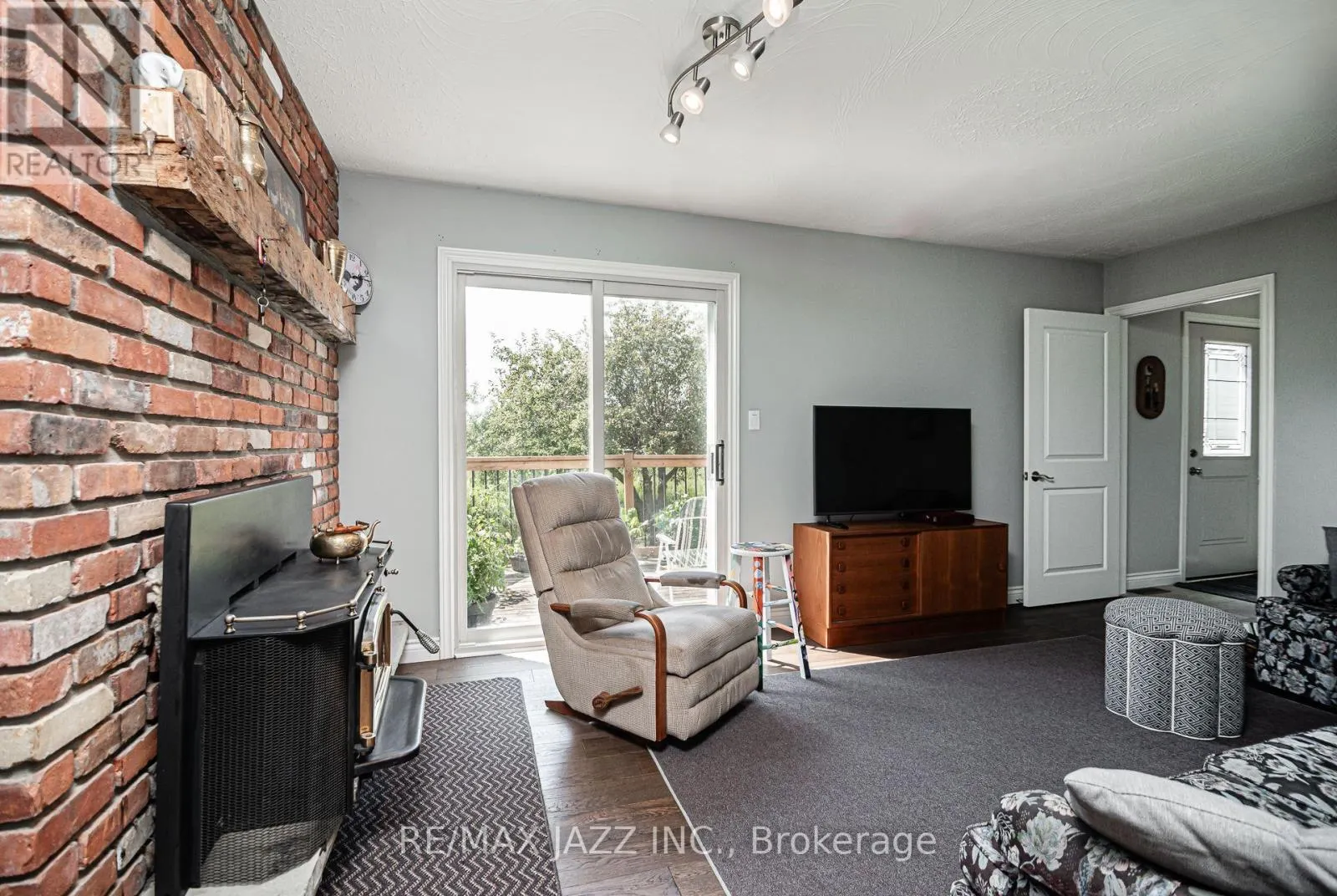 1404 HOLT ROAD