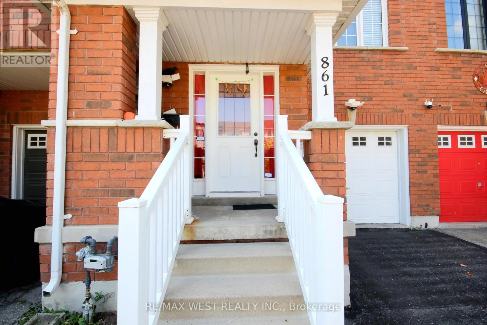 861 BOURNE CRESCENT