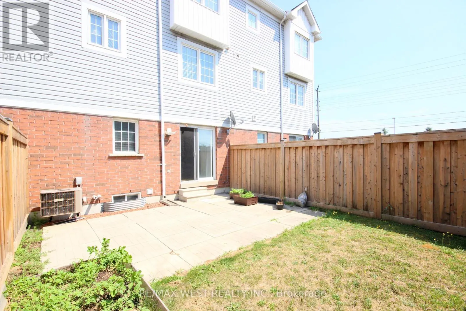 861 BOURNE CRESCENT