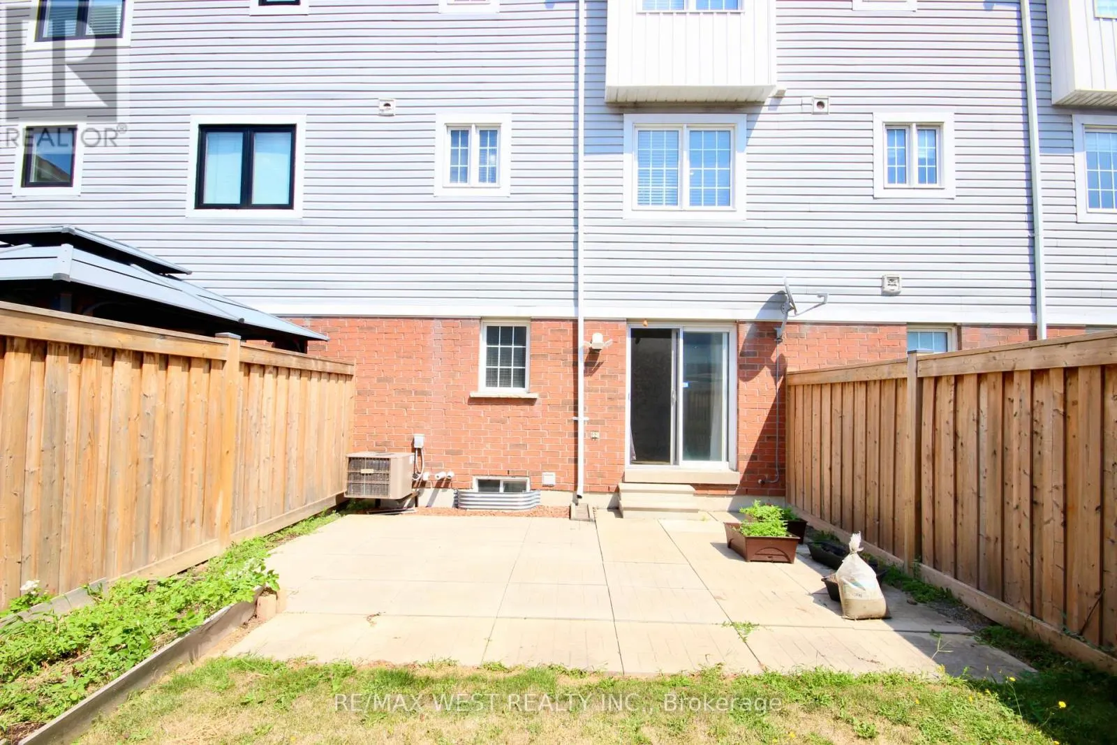 861 BOURNE CRESCENT