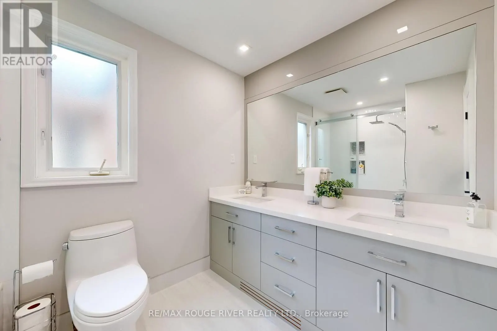 1773 BRONTE SQUARE