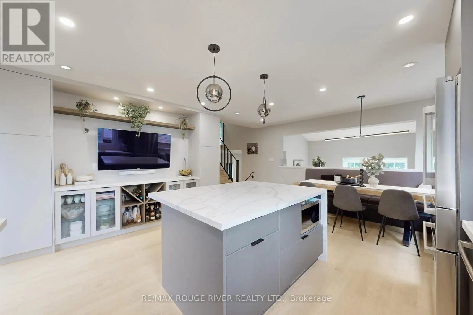 1773 BRONTE SQUARE