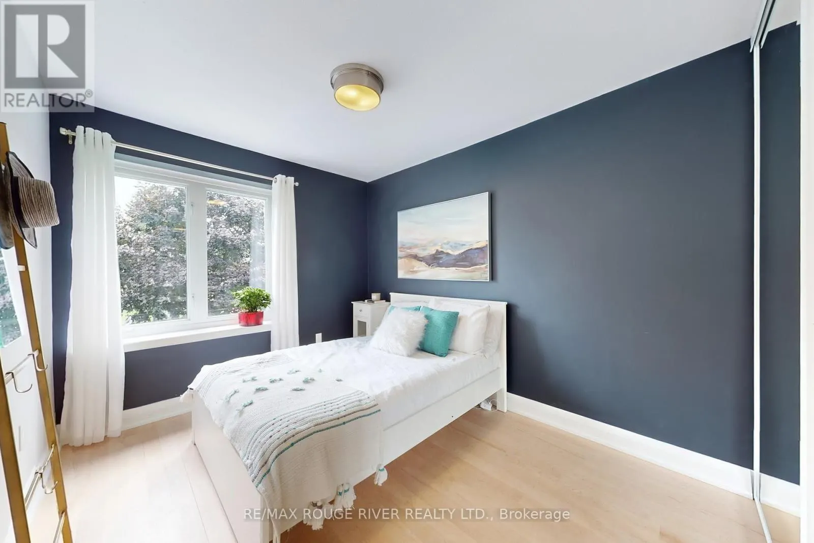 1773 BRONTE SQUARE