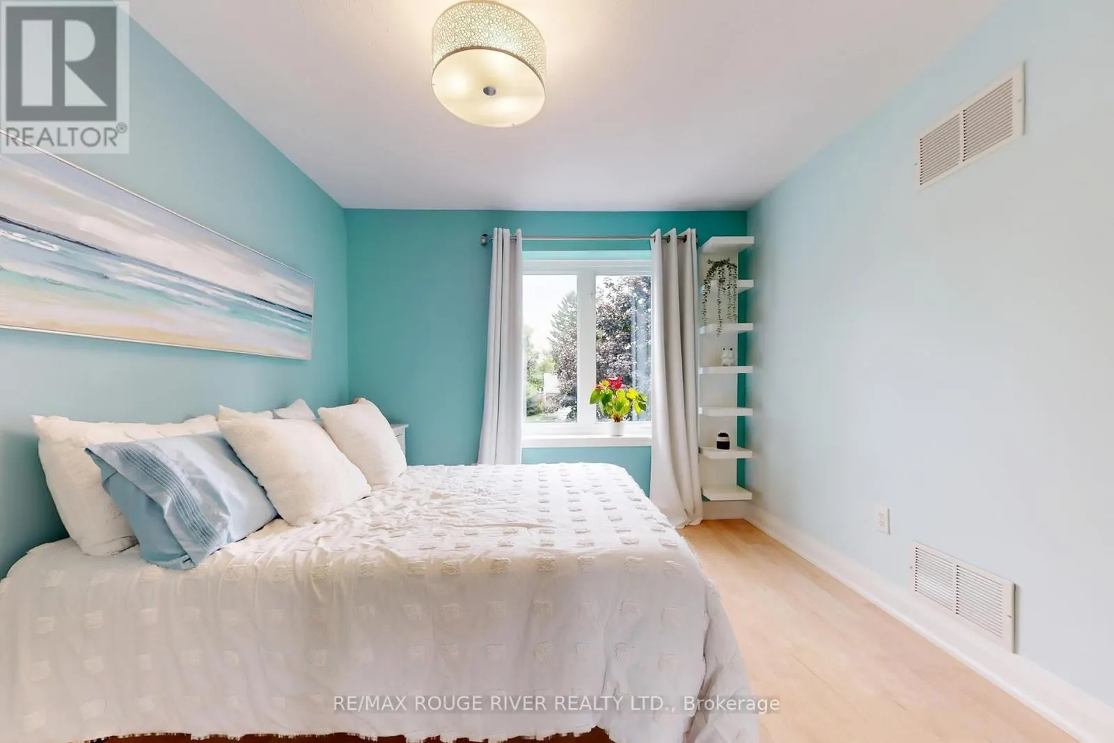 1773 BRONTE SQUARE