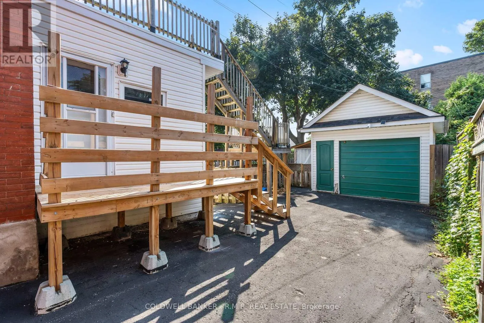 135 BROCK STREET E
