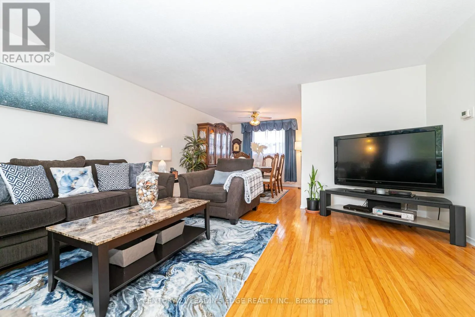 43 GLENDOWER CIRCUIT