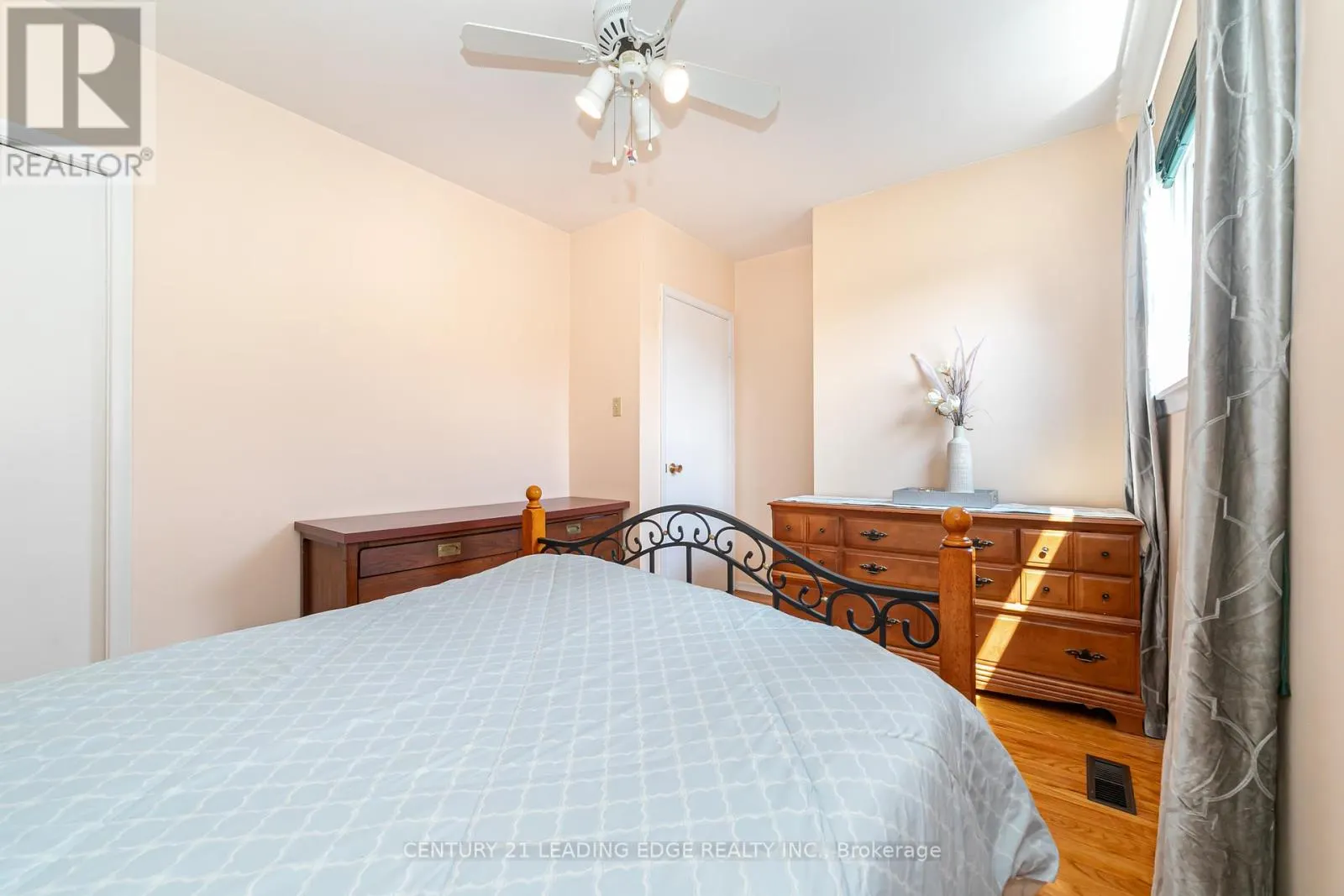 43 GLENDOWER CIRCUIT