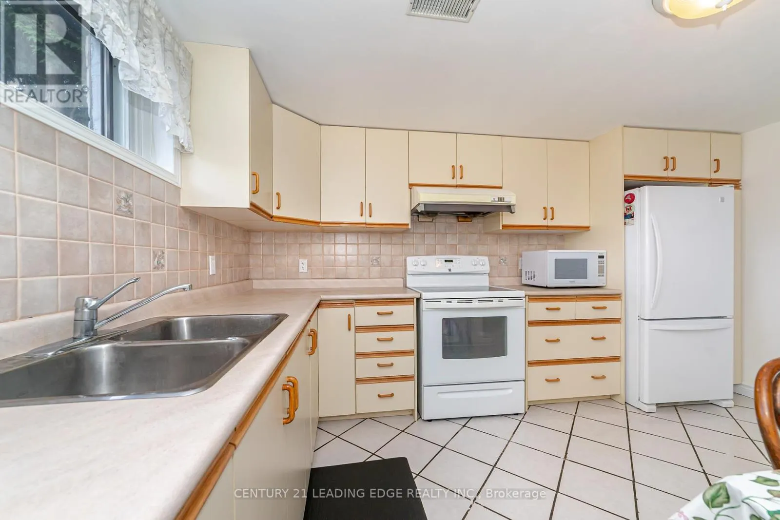 43 GLENDOWER CIRCUIT