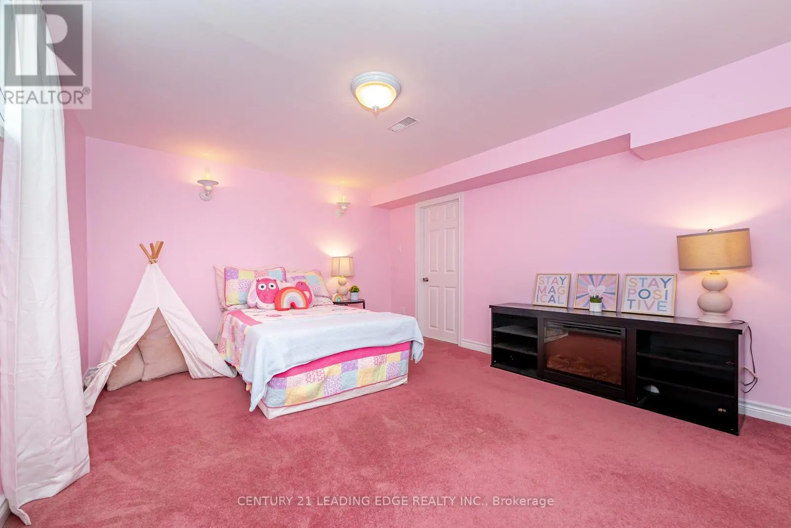 43 GLENDOWER CIRCUIT