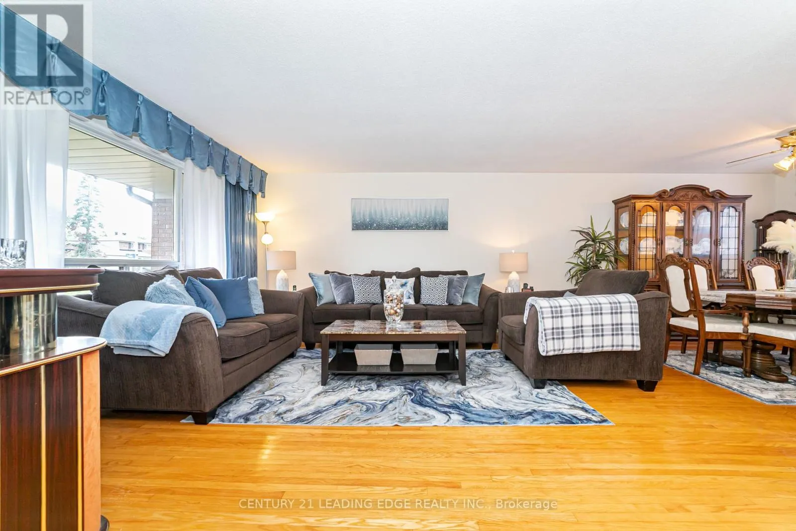43 GLENDOWER CIRCUIT