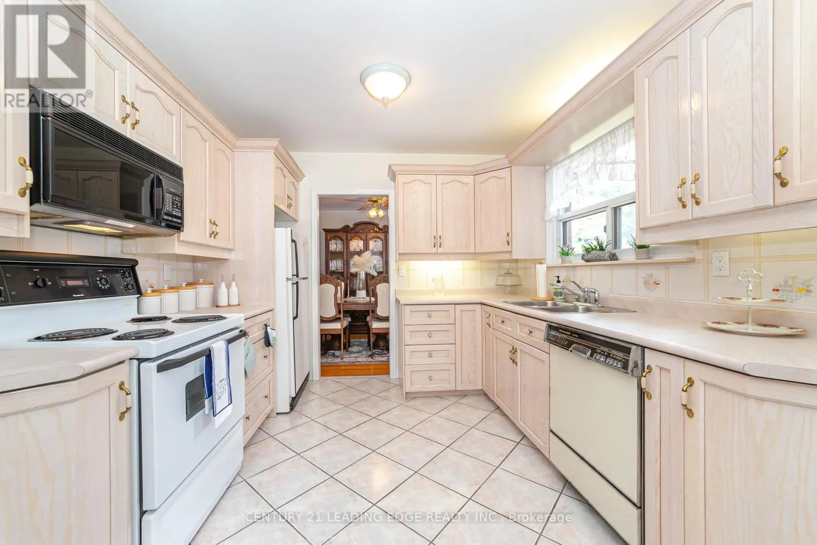 43 GLENDOWER CIRCUIT