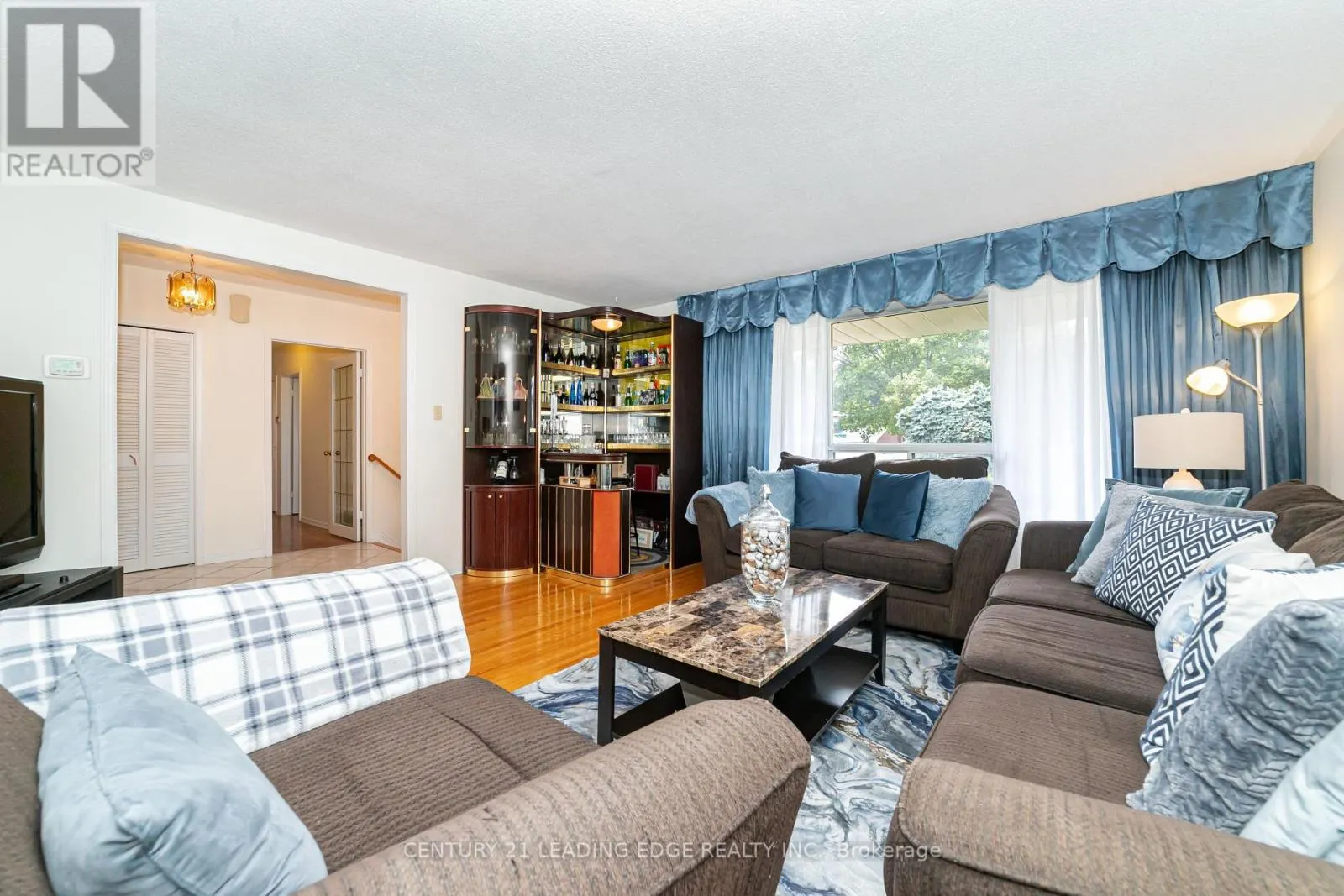 43 GLENDOWER CIRCUIT